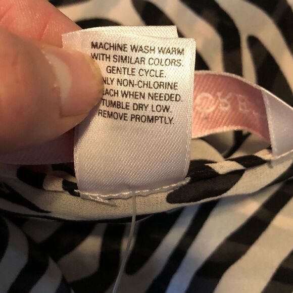 Victoria’s Secret zebra patterned blouse - Picture 6 of 11